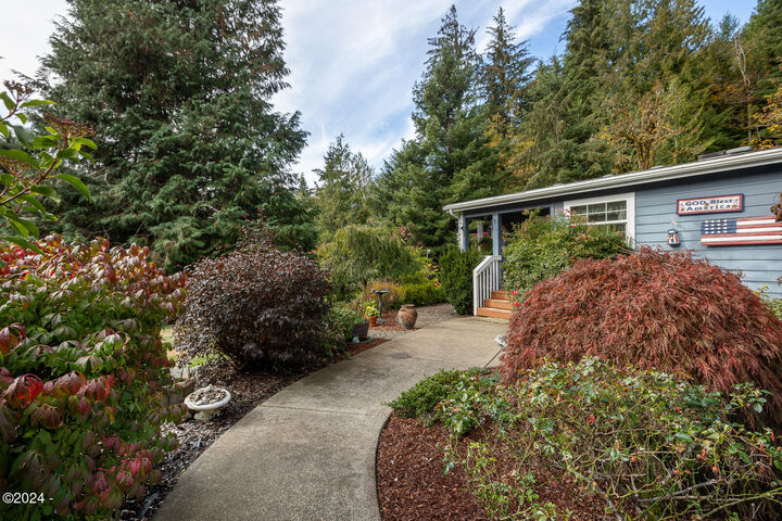 Property Photo:  743 N Sundown Drive  OR 97368 