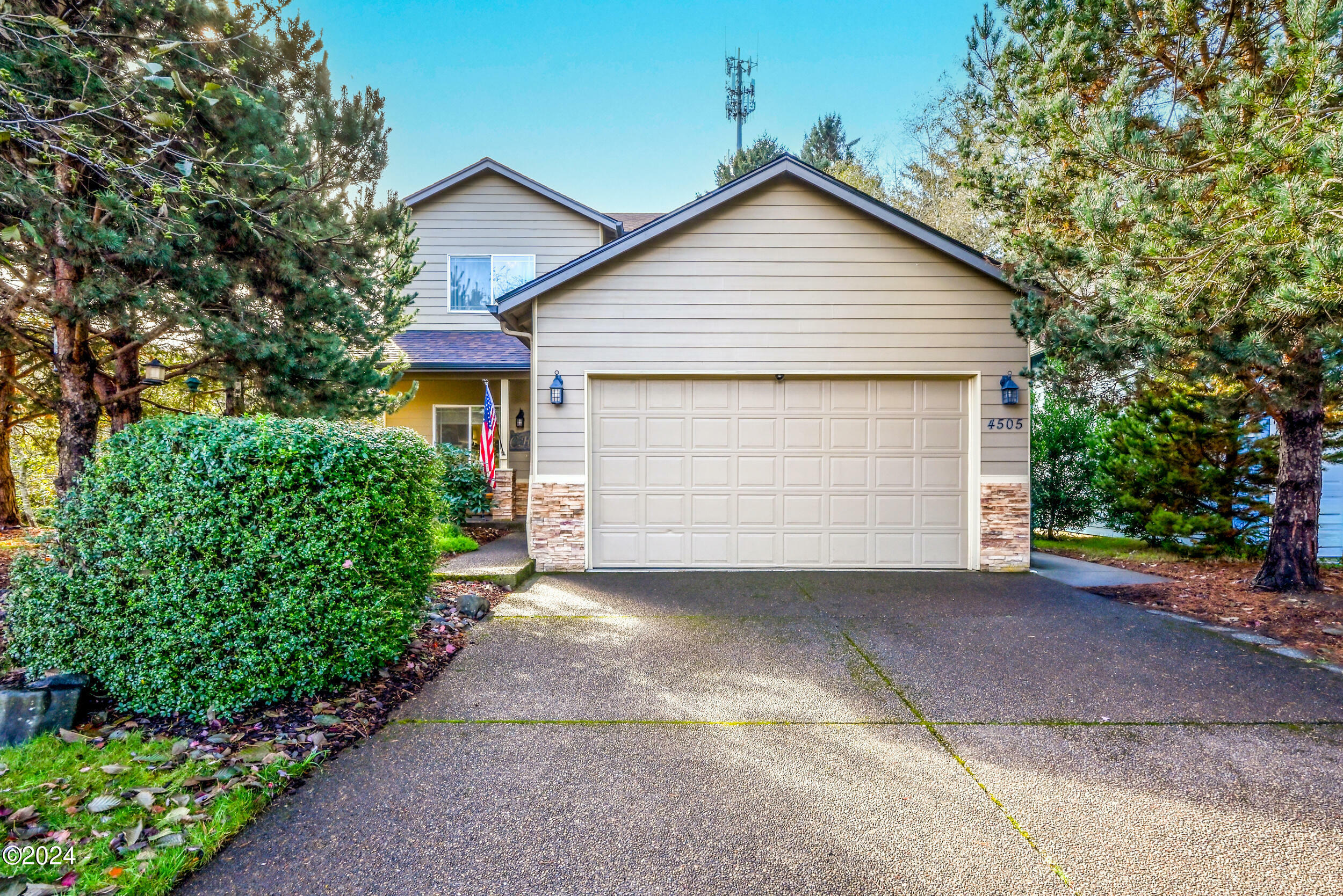 Property Photo: 4505 NE Tide Avenue OR 97367