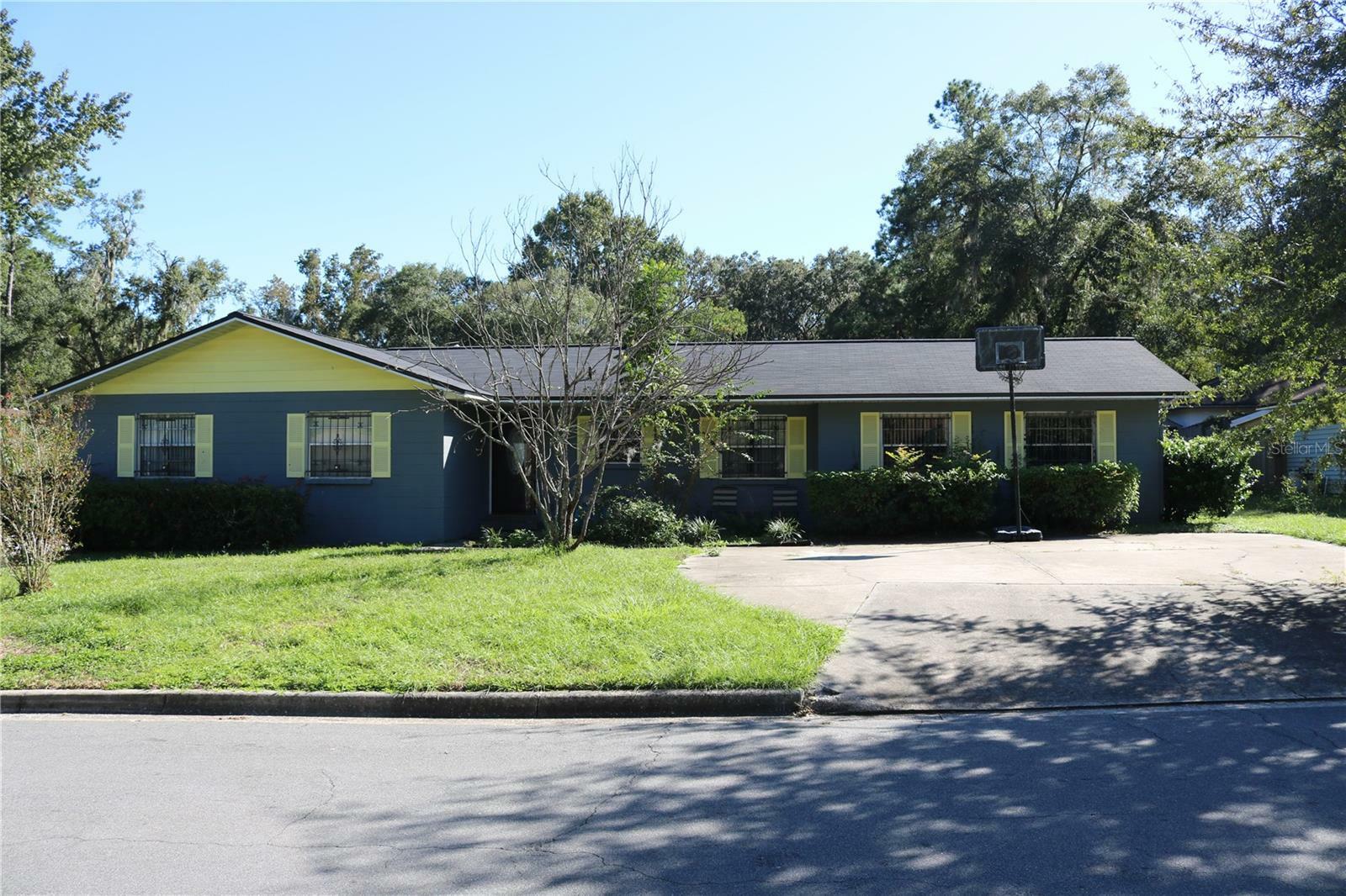 Property Photo: 1631 NW 43rd Avenue FL 32605