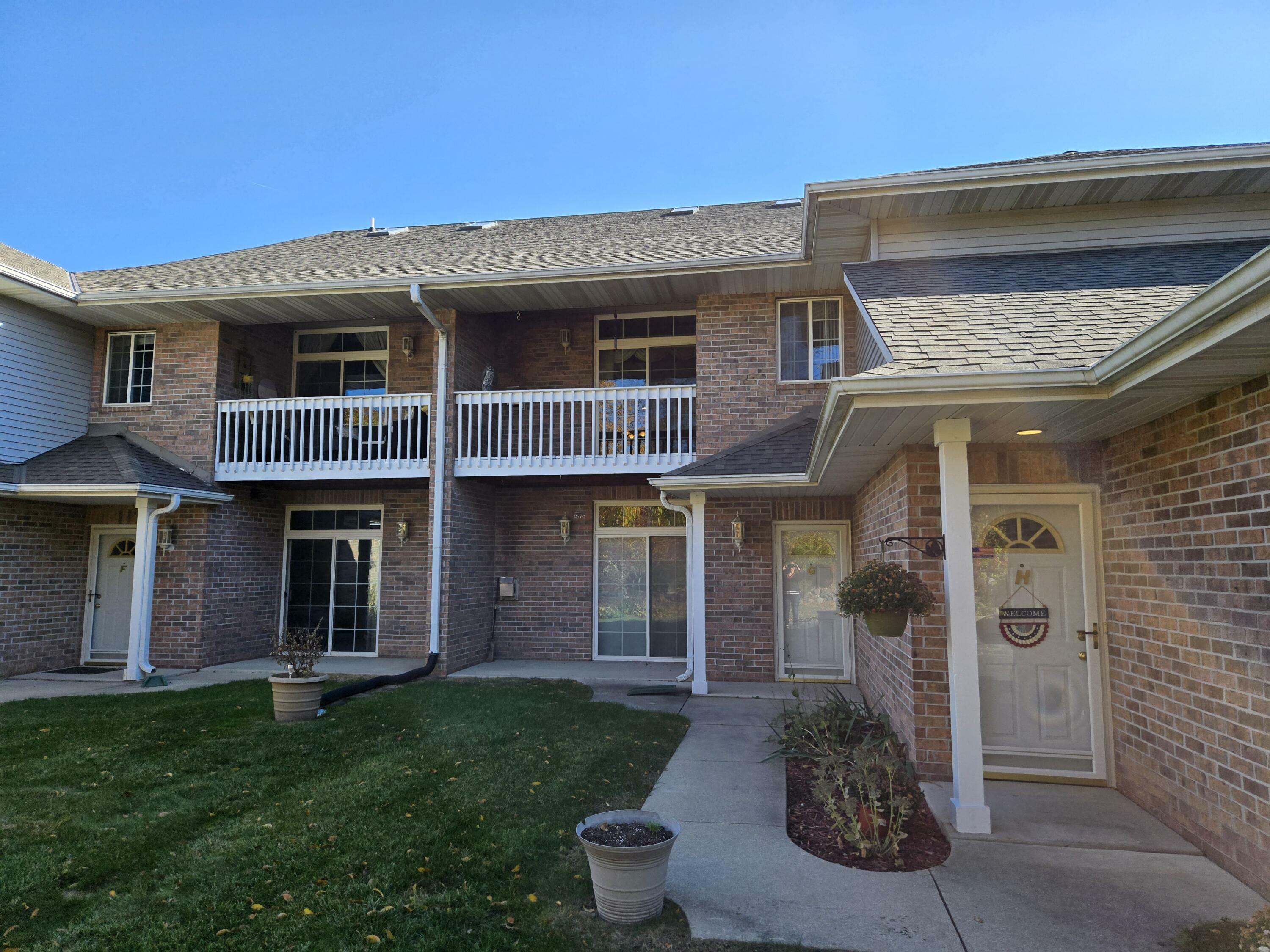 Property Photo: 1339 Hillwood Blvd H WI 53072