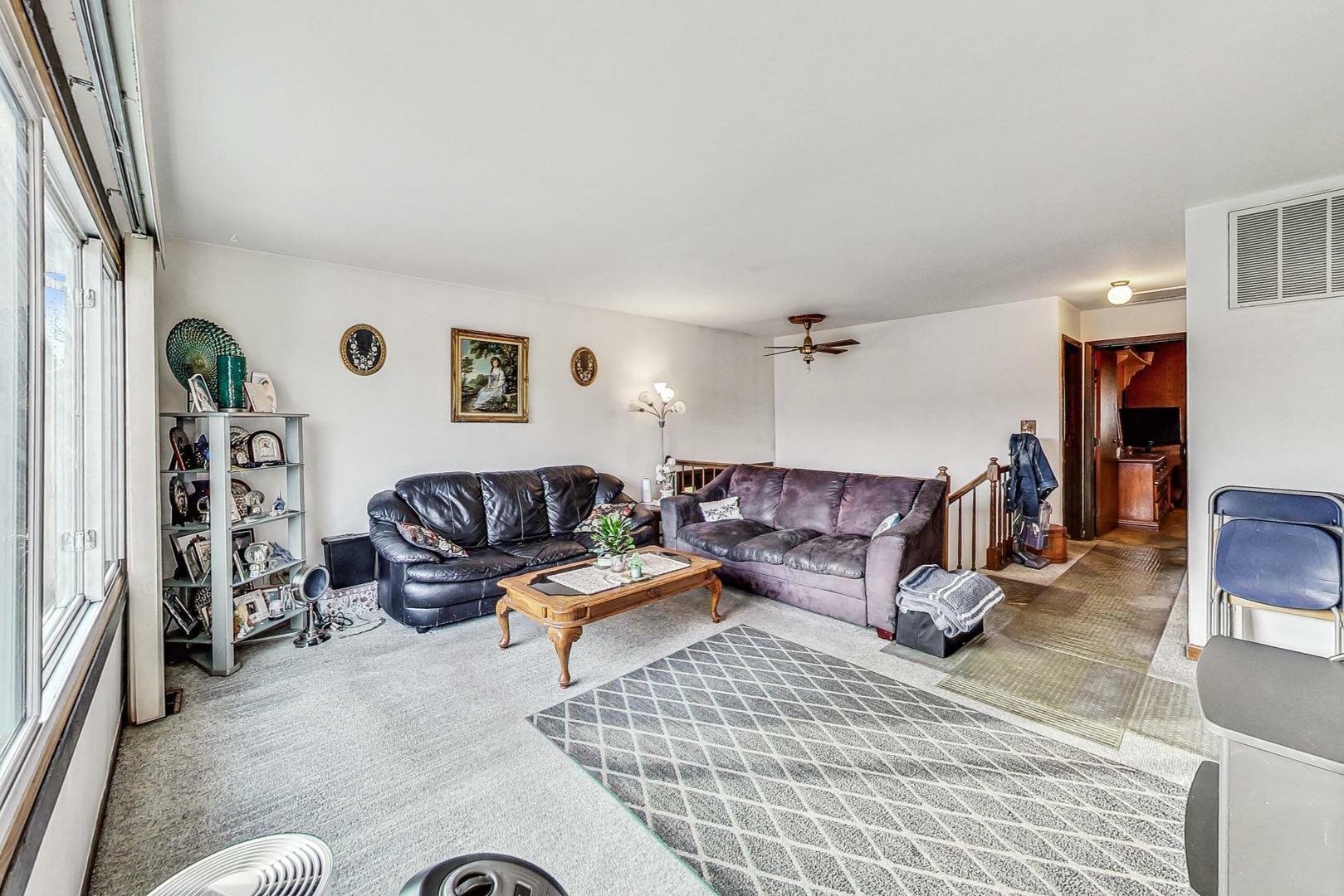 Property Photo:  2078 Leeward Lane  IL 60133 