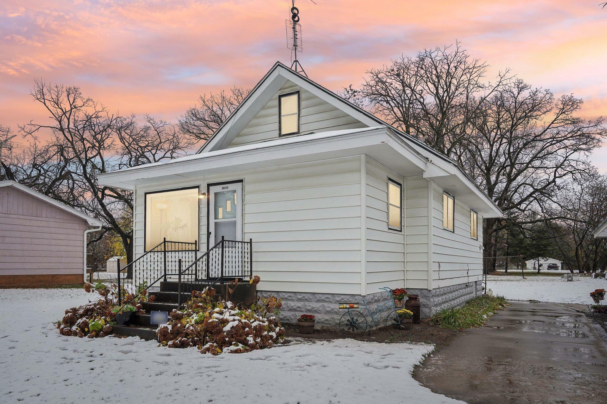 Property Photo:  38655 Branch Avenue  MN 55056 