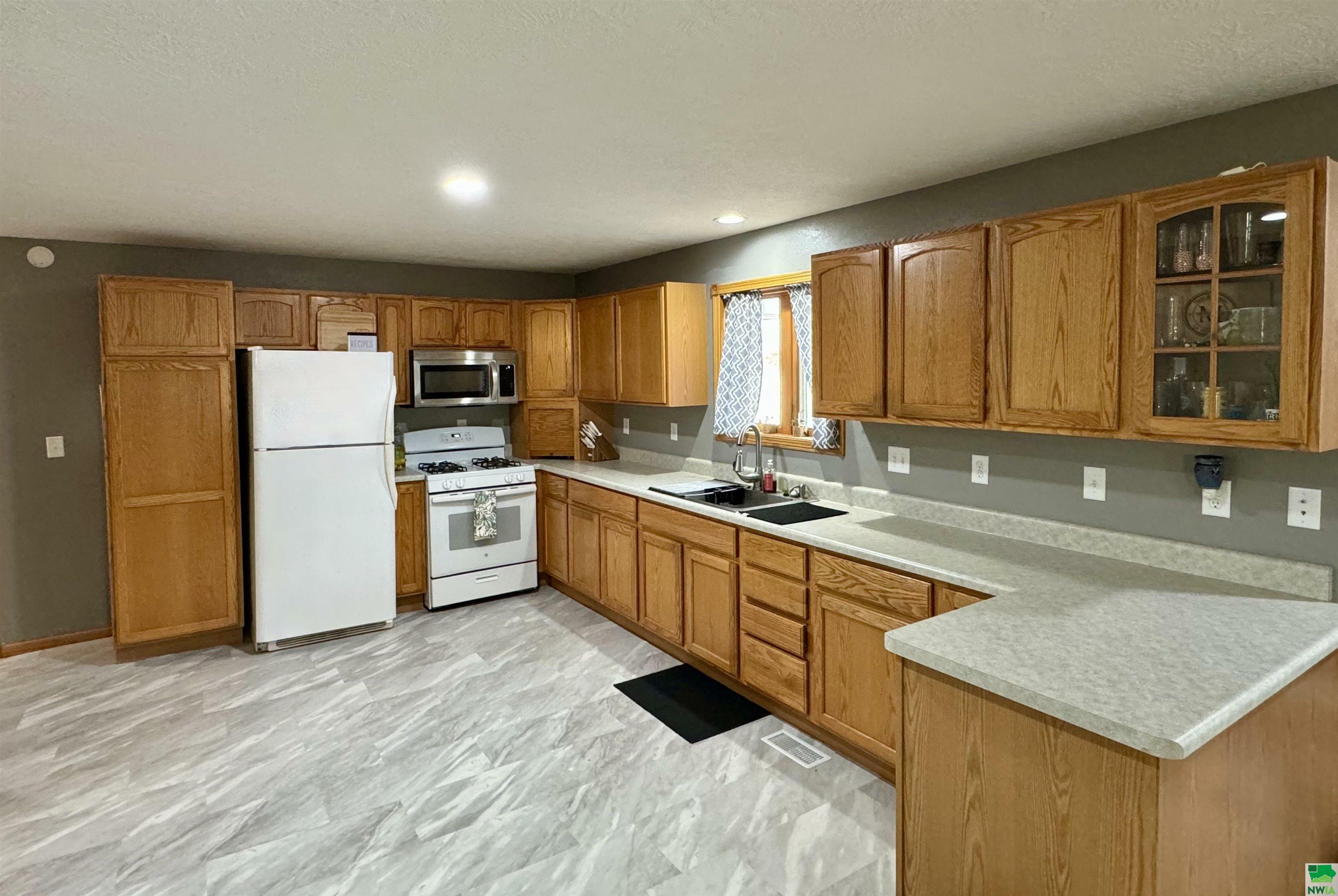 Property Photo:  417 Ash Street  IA 51039 