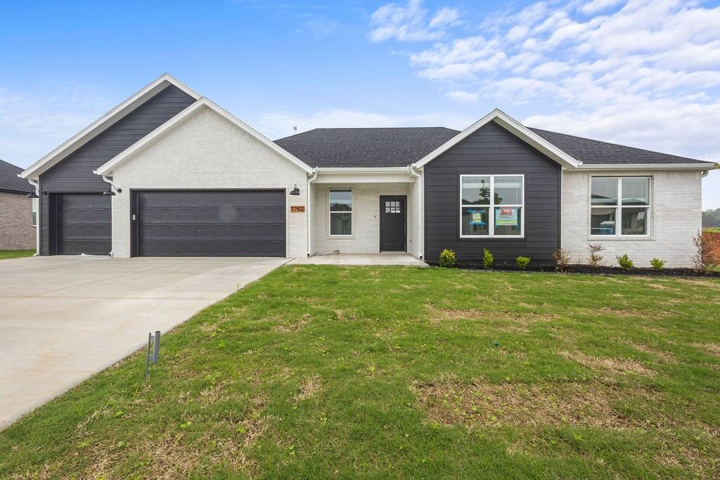 Property Photo:  7762 Range Avenue  AR 72762 
