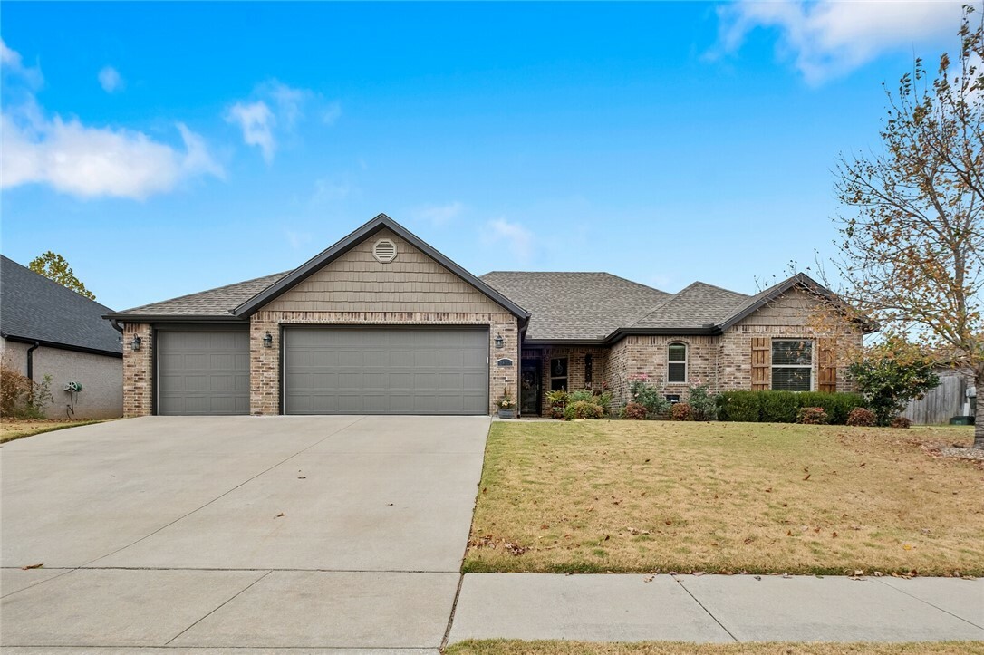 Property Photo:  1879 S Harding Place  AR 72701 