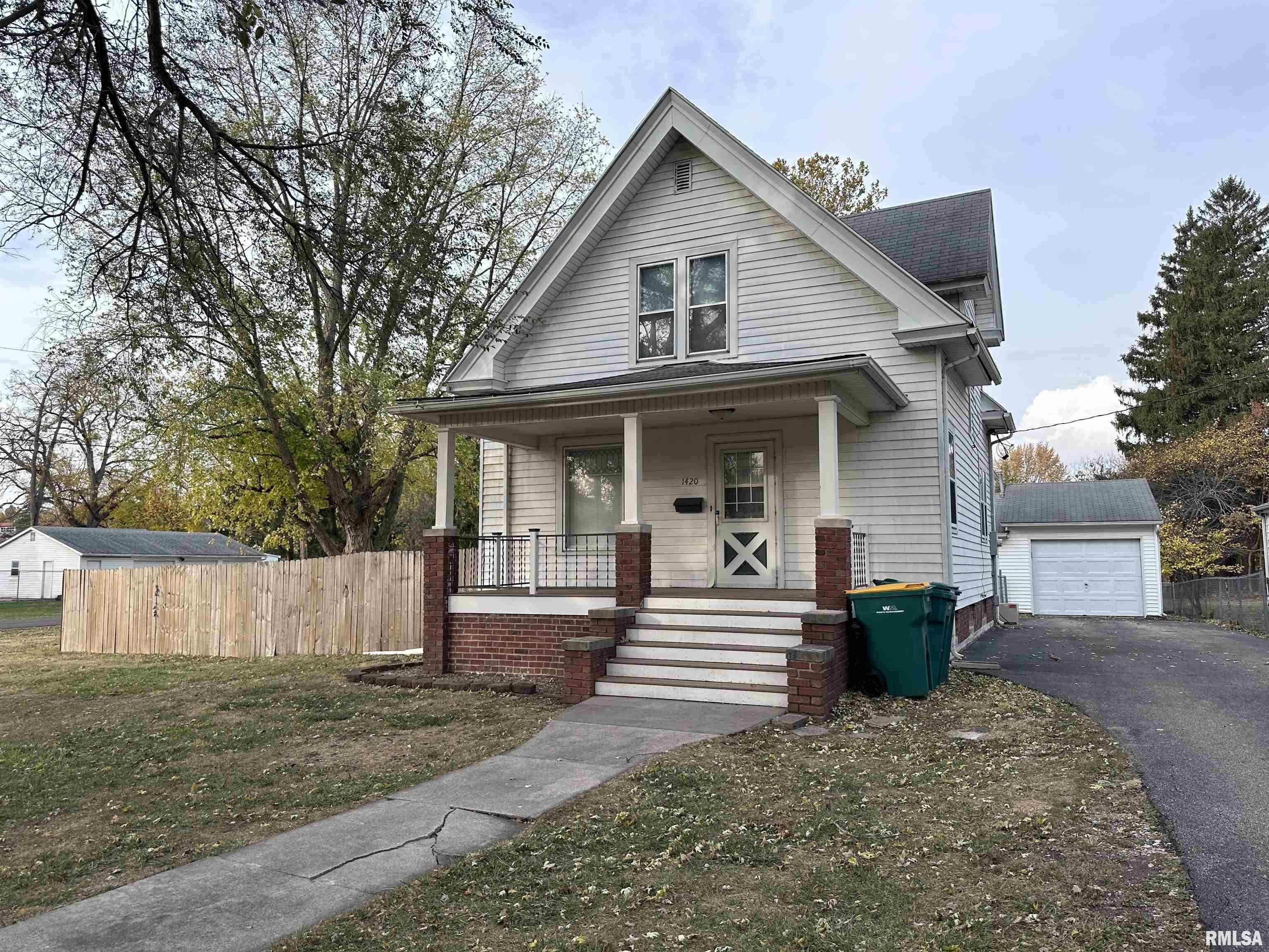 Property Photo:  1420 Willard Street  IL 61401 