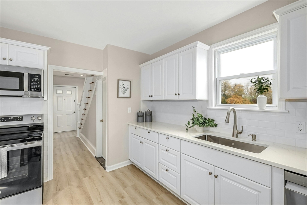 Property Photo:  60 Collins Street  MA 01606 