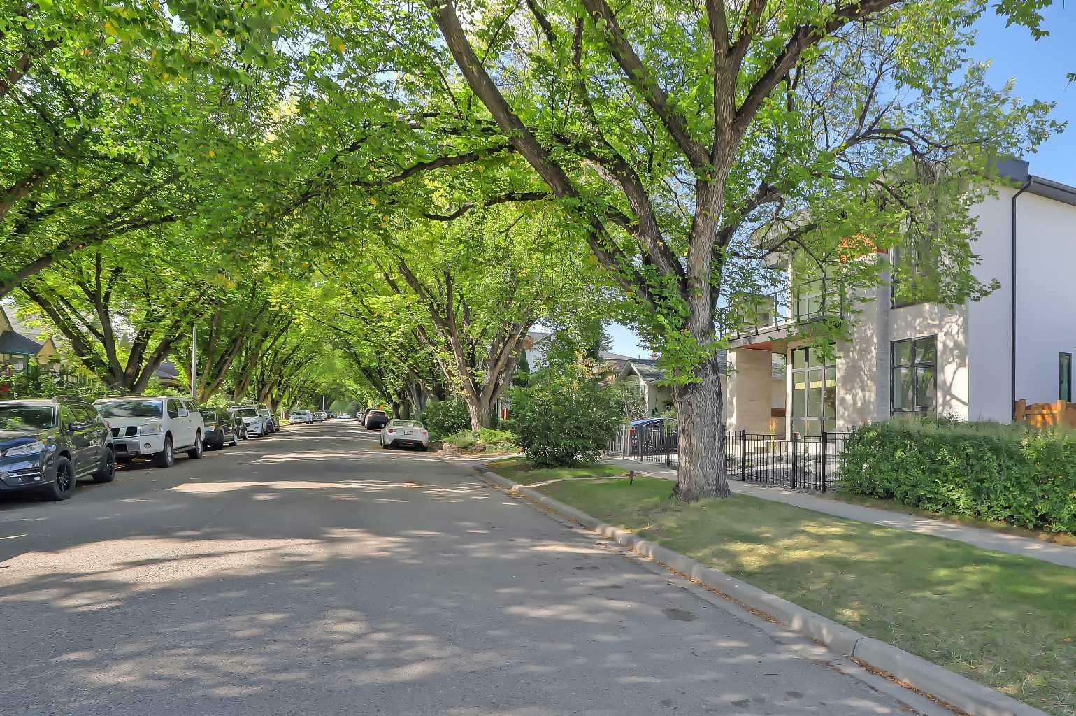 Property Photo:  404 21 Avenue NW  AB T2M 1J5 