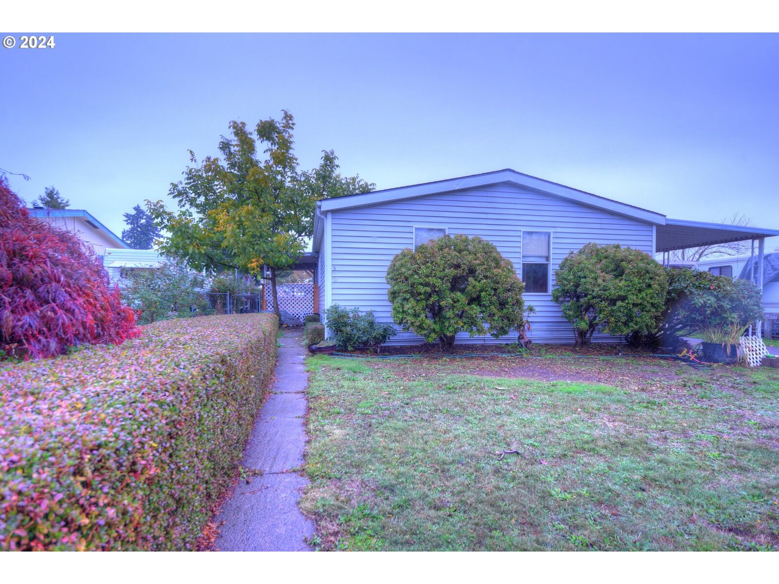 Property Photo: 310 Creswood Dr OR 97426