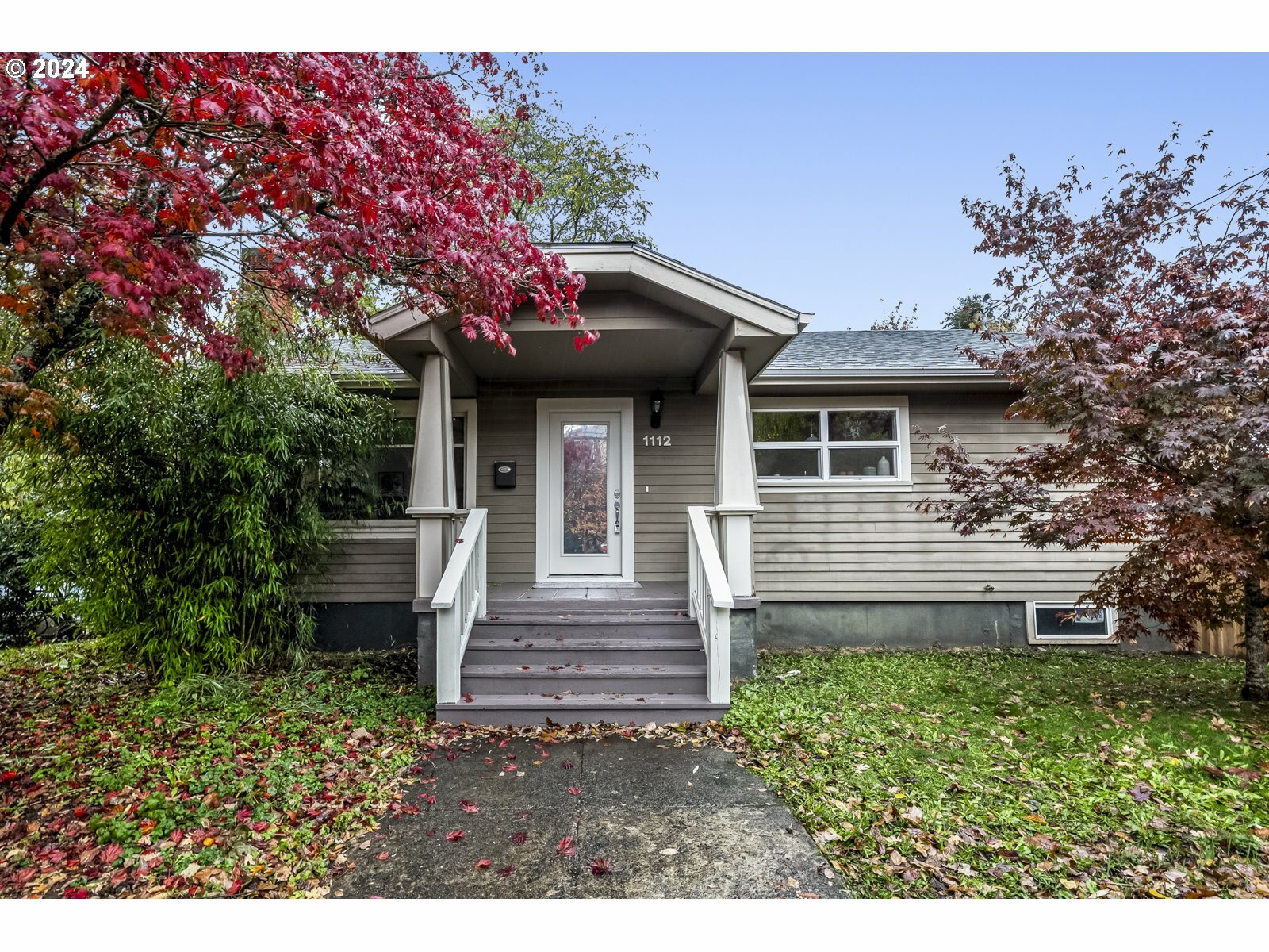 Property Photo:  1112 SE 76th Ave  OR 97215 