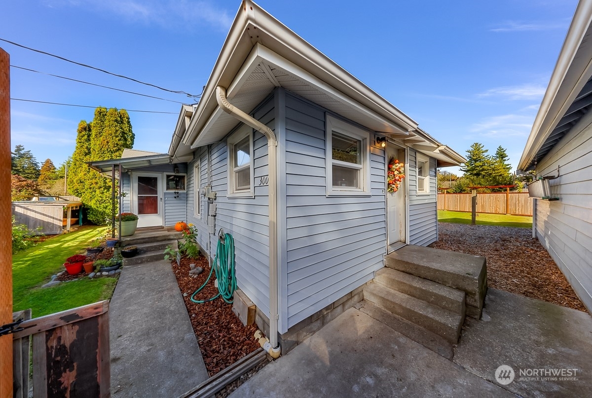 Property Photo:  3008 Walnut Street  WA 98225 