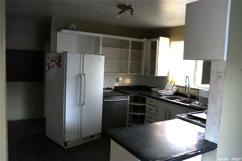 Property Photo:  353 25th Street W  SK S6V 4P5 