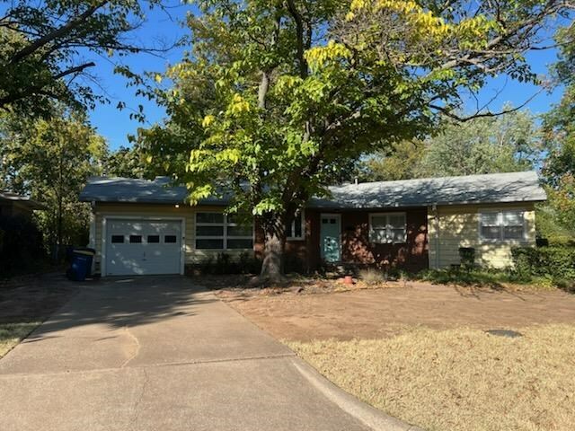 Property Photo: 2204 W 8th Avenue OK 74074