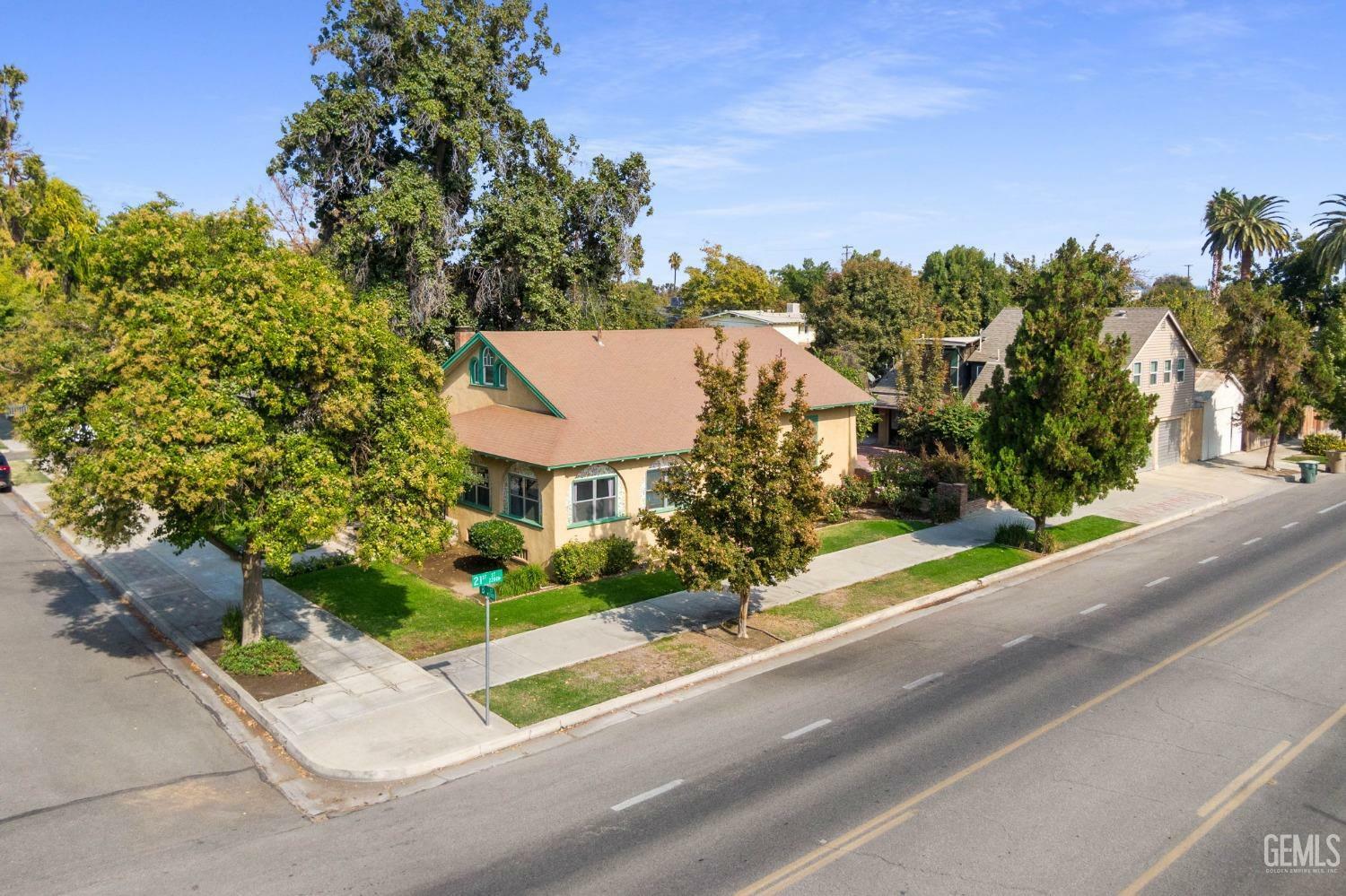 Property Photo:  2104 B Street  CA 93301 