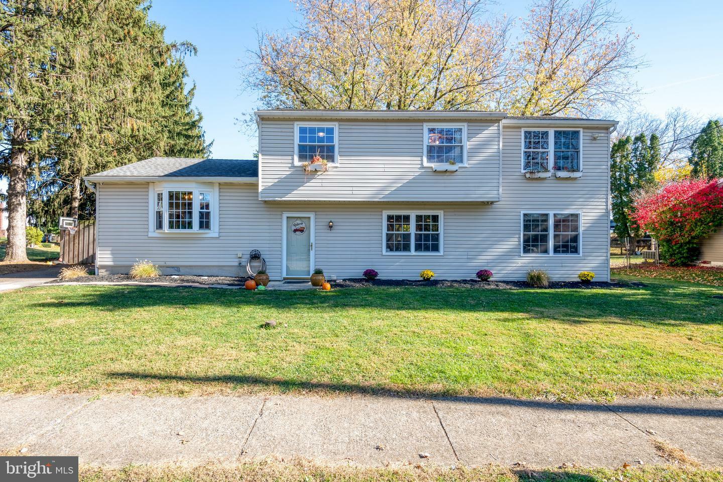 Property Photo:  5869 Clarkson Drive  PA 17520 