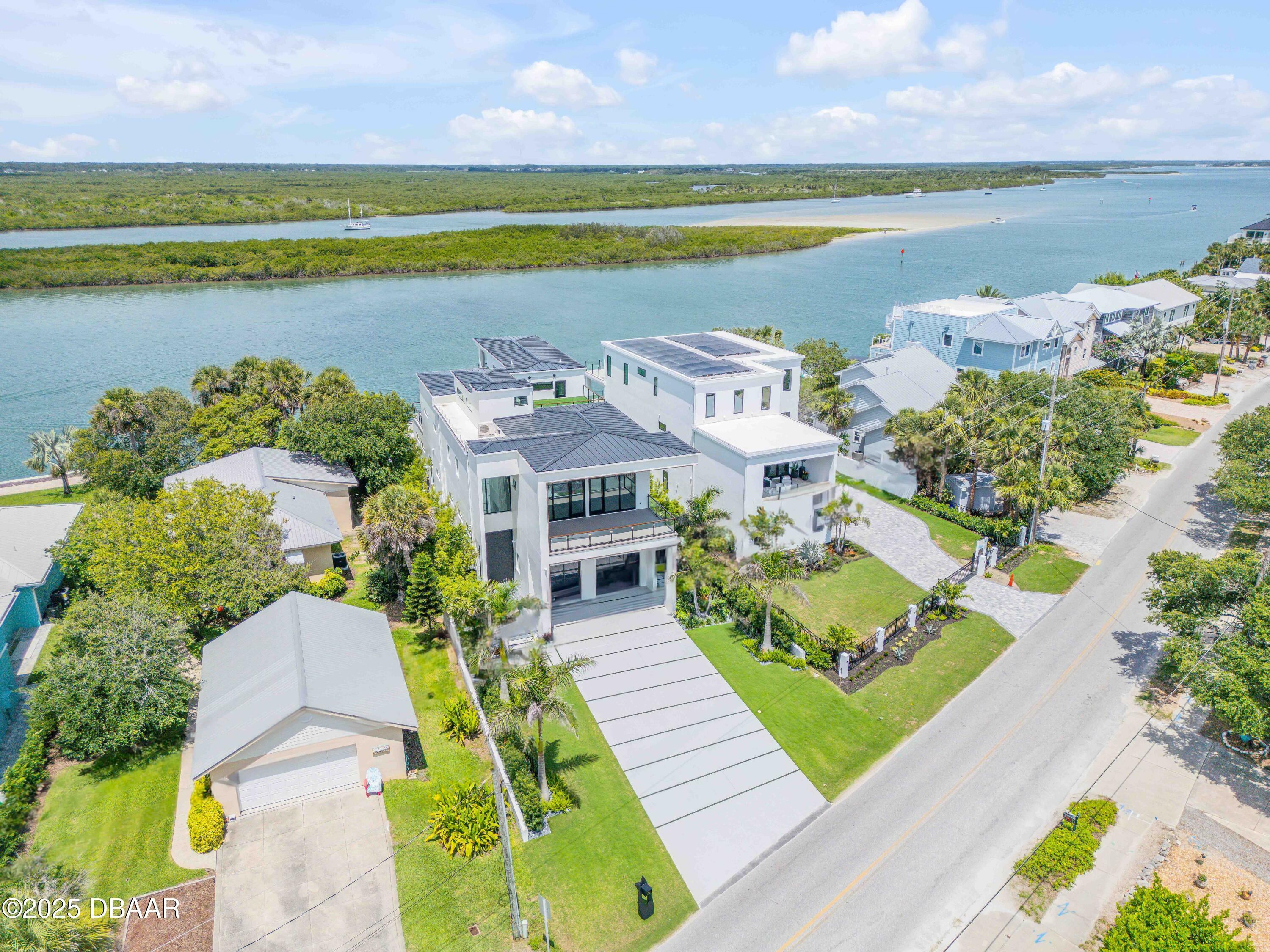 Property Photo: 1194 N Peninsula Avenue FL 32169