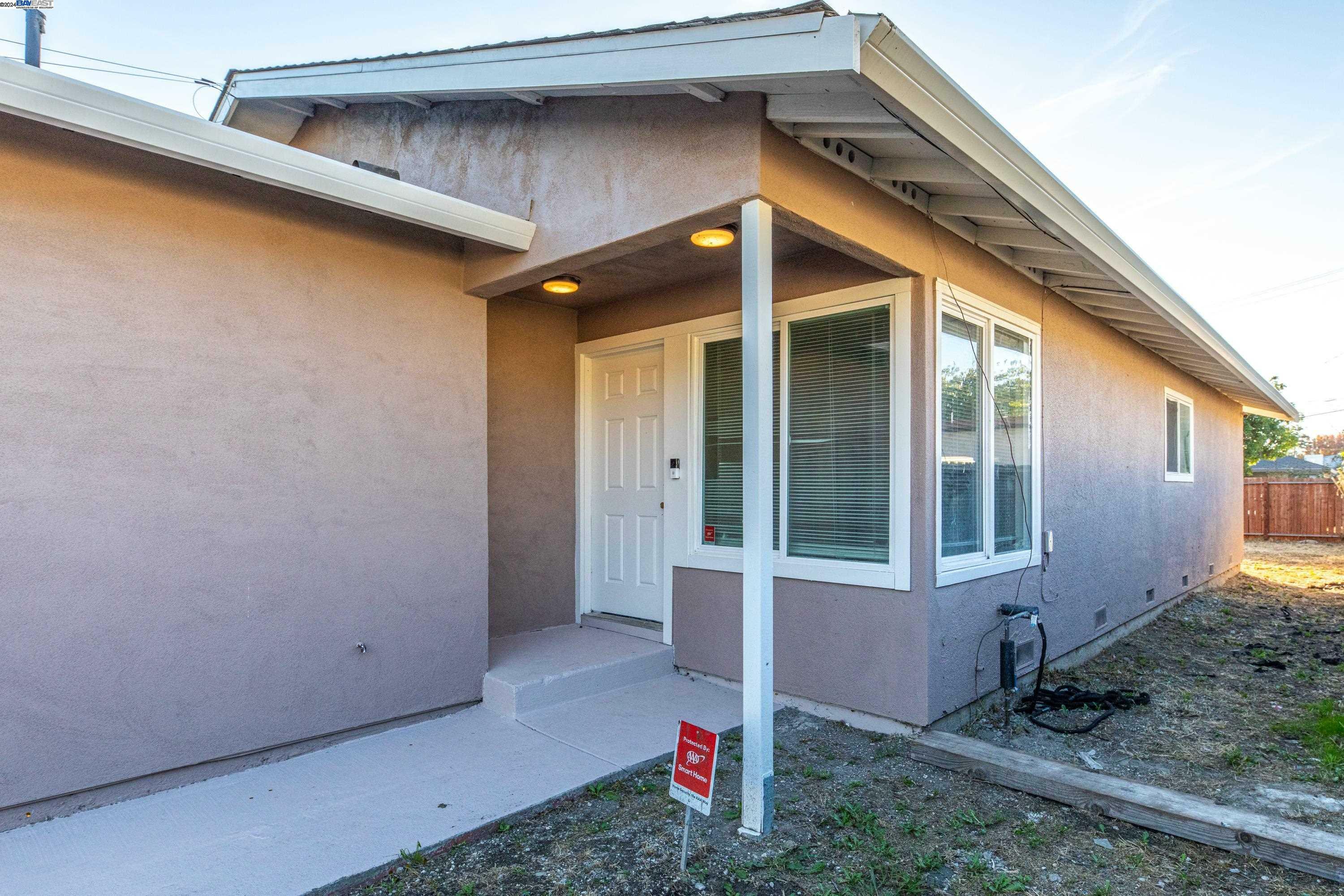 Property Photo:  117 S 4th  CA 94804 