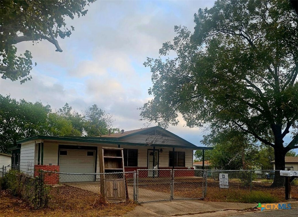 Property Photo:  1005 Phil Avenue  TX 76522 