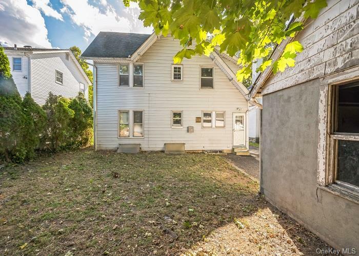 Property Photo:  28 Trenton Avenue  NY 10606 