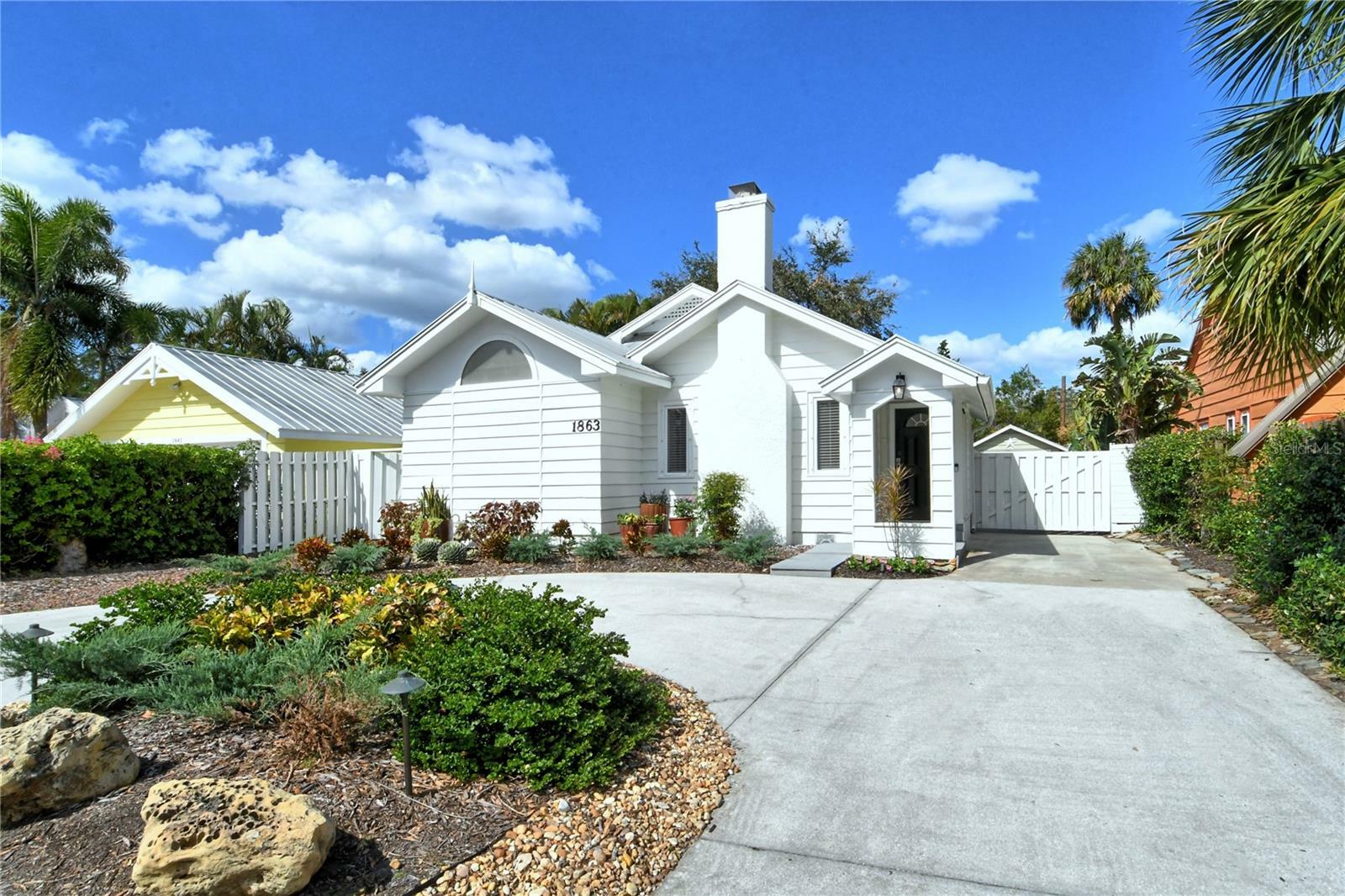 Property Photo:  1863 Bougainvillea Street  FL 34239 