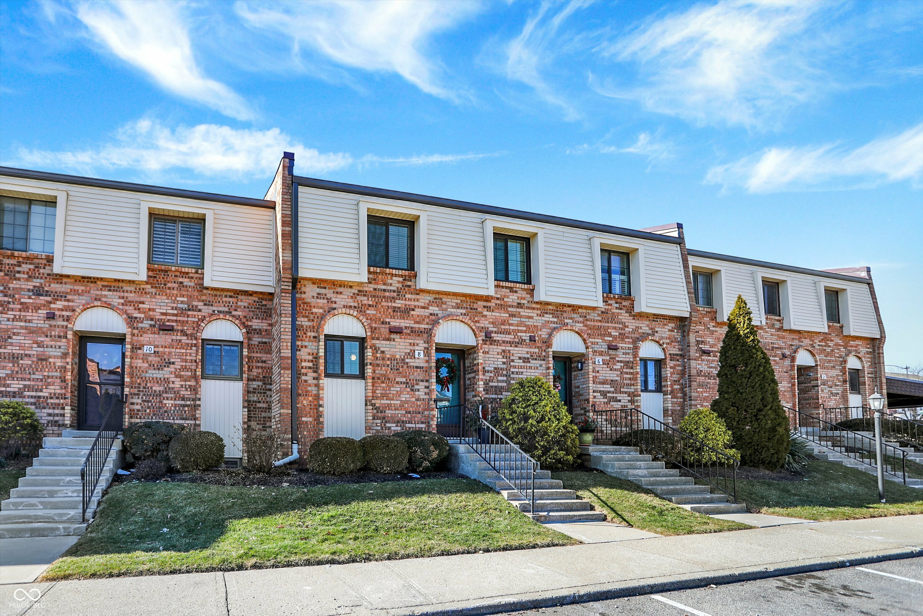 Property Photo:  8 Druid Hill Court  IN 46032 