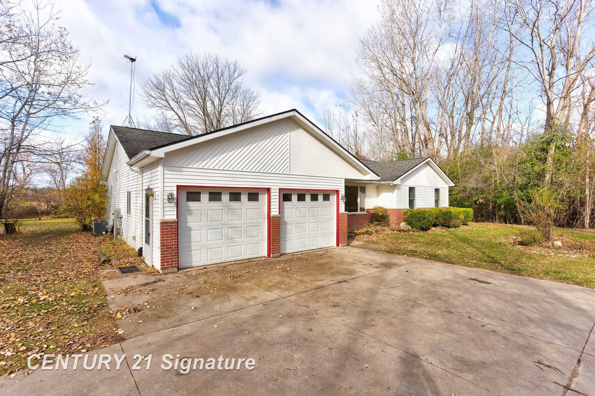 Property Photo:  4698 Joan Drive  MI 48611 