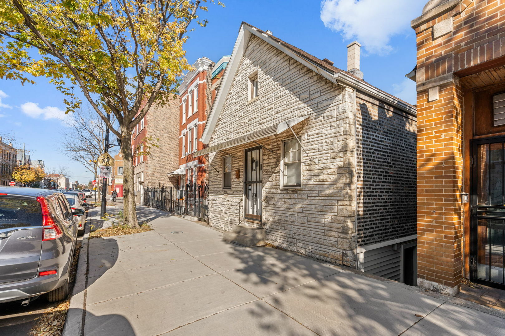 Property Photo:  2311 S Leavitt Street  IL 60608 