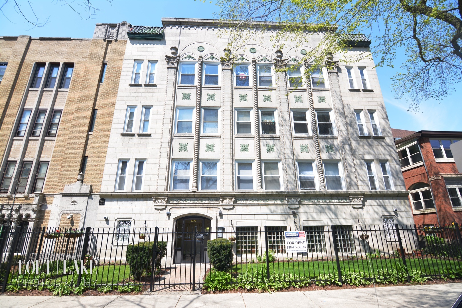 6250 N Winthrop Avenue 202  Chicago IL 60660 photo