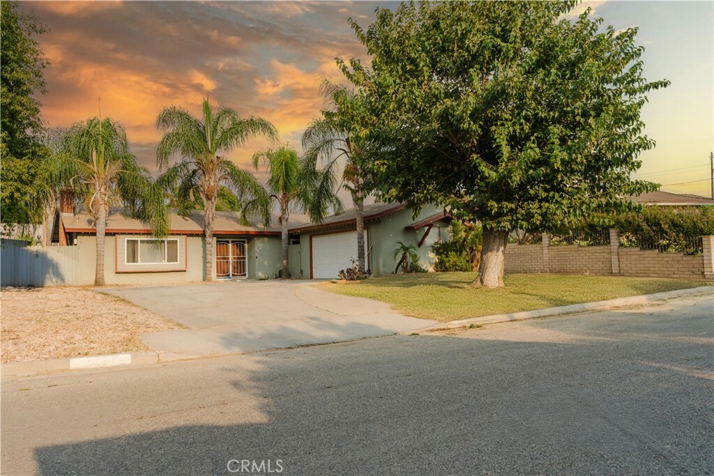 Property Photo:  10937 Desert Sand Avenue  CA 92505 