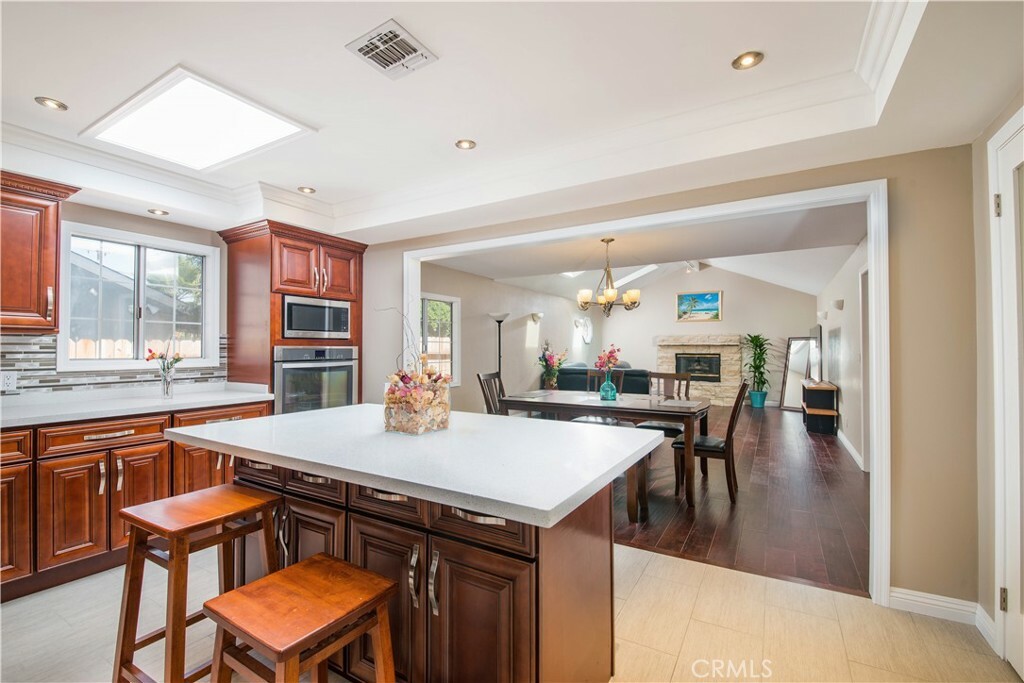 Property Photo:  17412 Tiara Street  CA 91316 