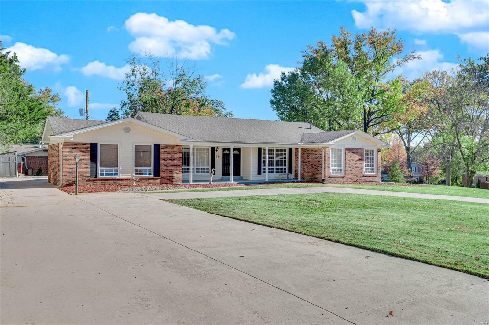 Property Photo:  324 Norwich Court  MO 63011 