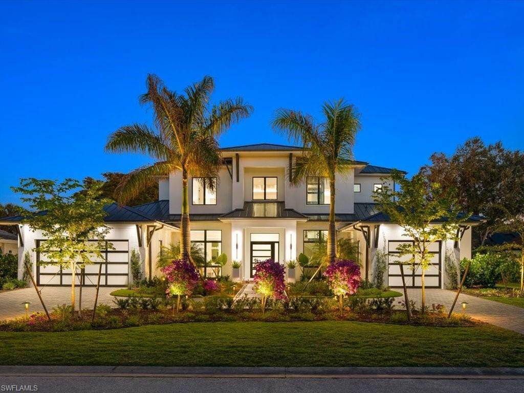Property Photo: 805 Knoll Wood Ct FL 34108