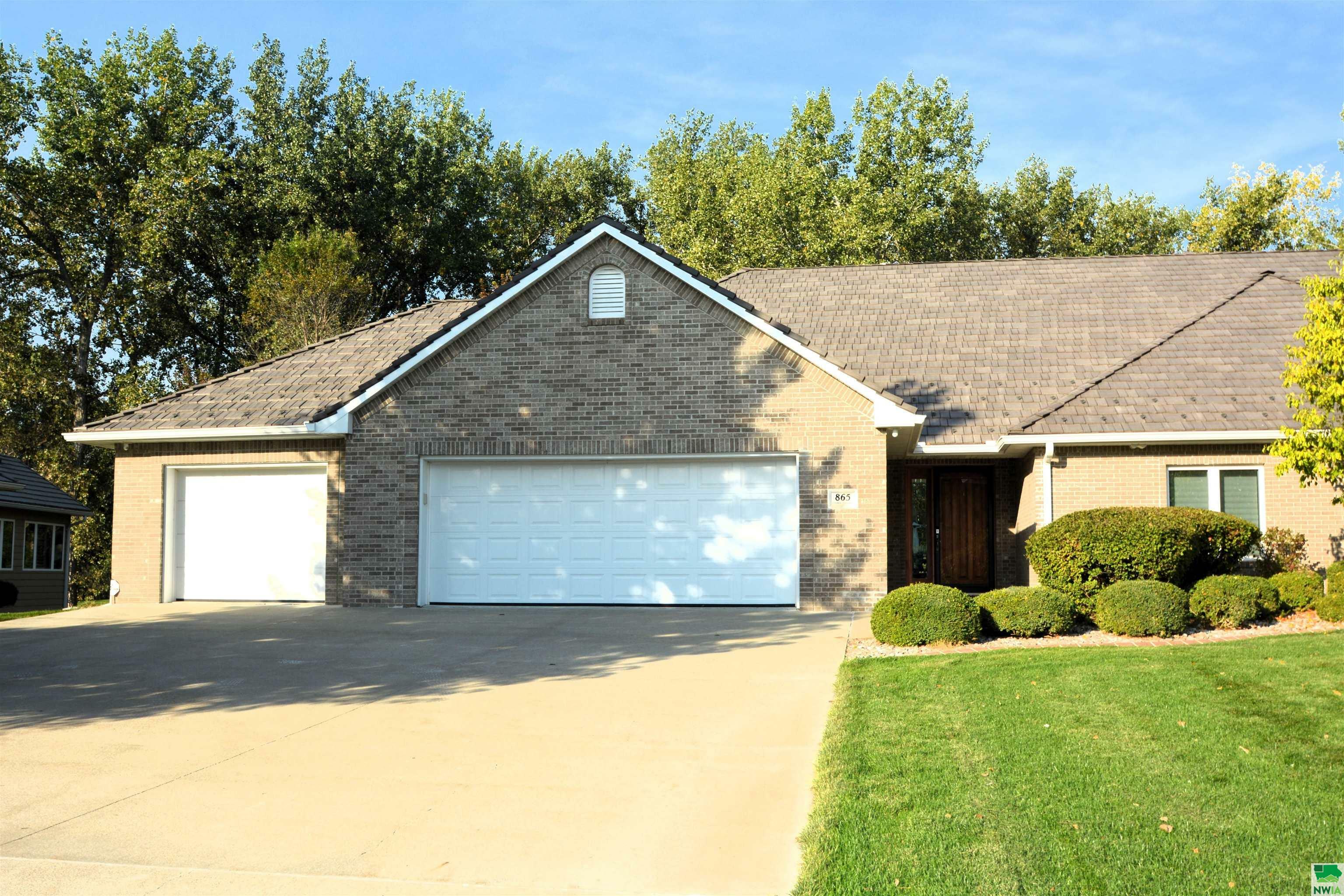 Property Photo: 865 Crooked Tree Ln SD 57049