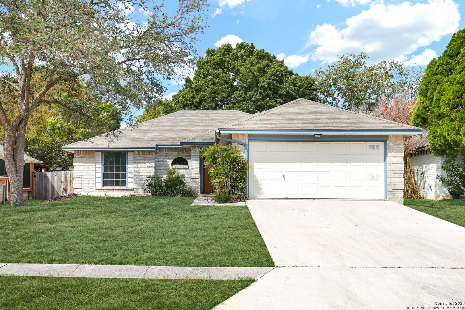 Property Photo:  7811 Forest Path  TX 78233 