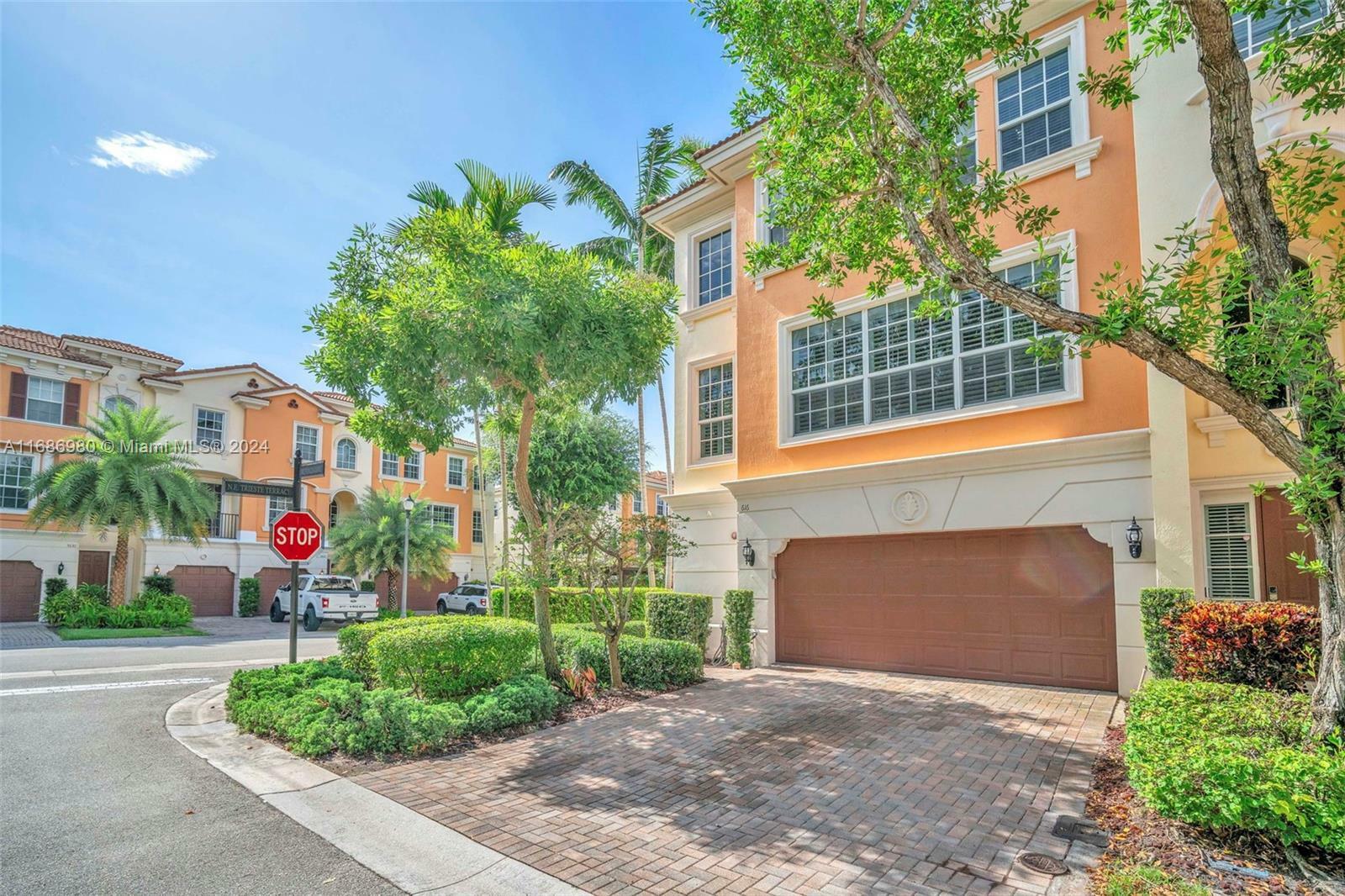 Property Photo:  616 NE Venezia Ln 616  FL 33487 