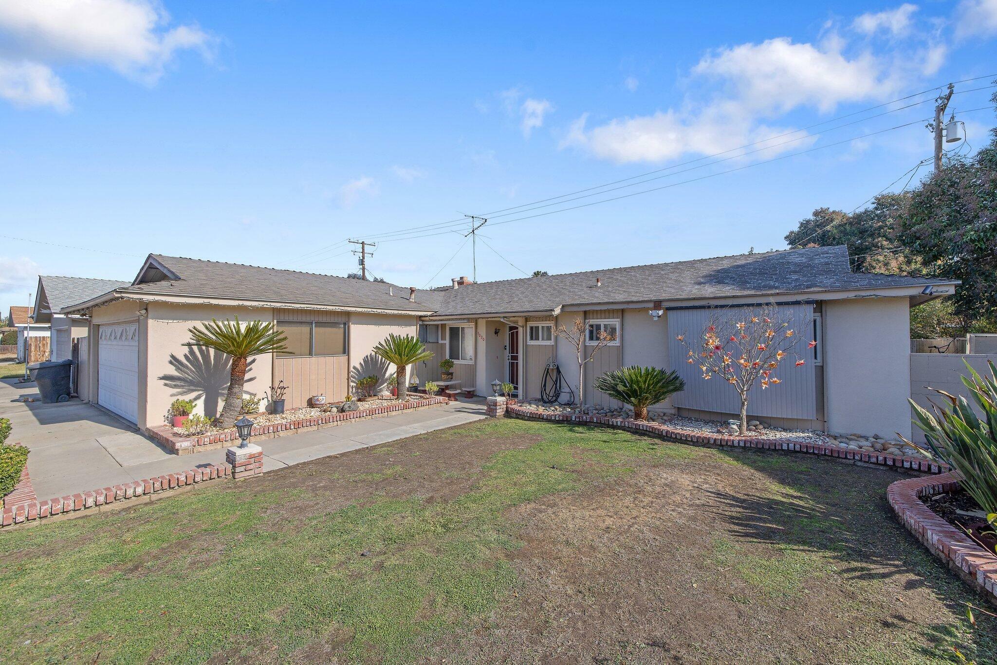 Property Photo:  1020 S Demaree Street  CA 93277 