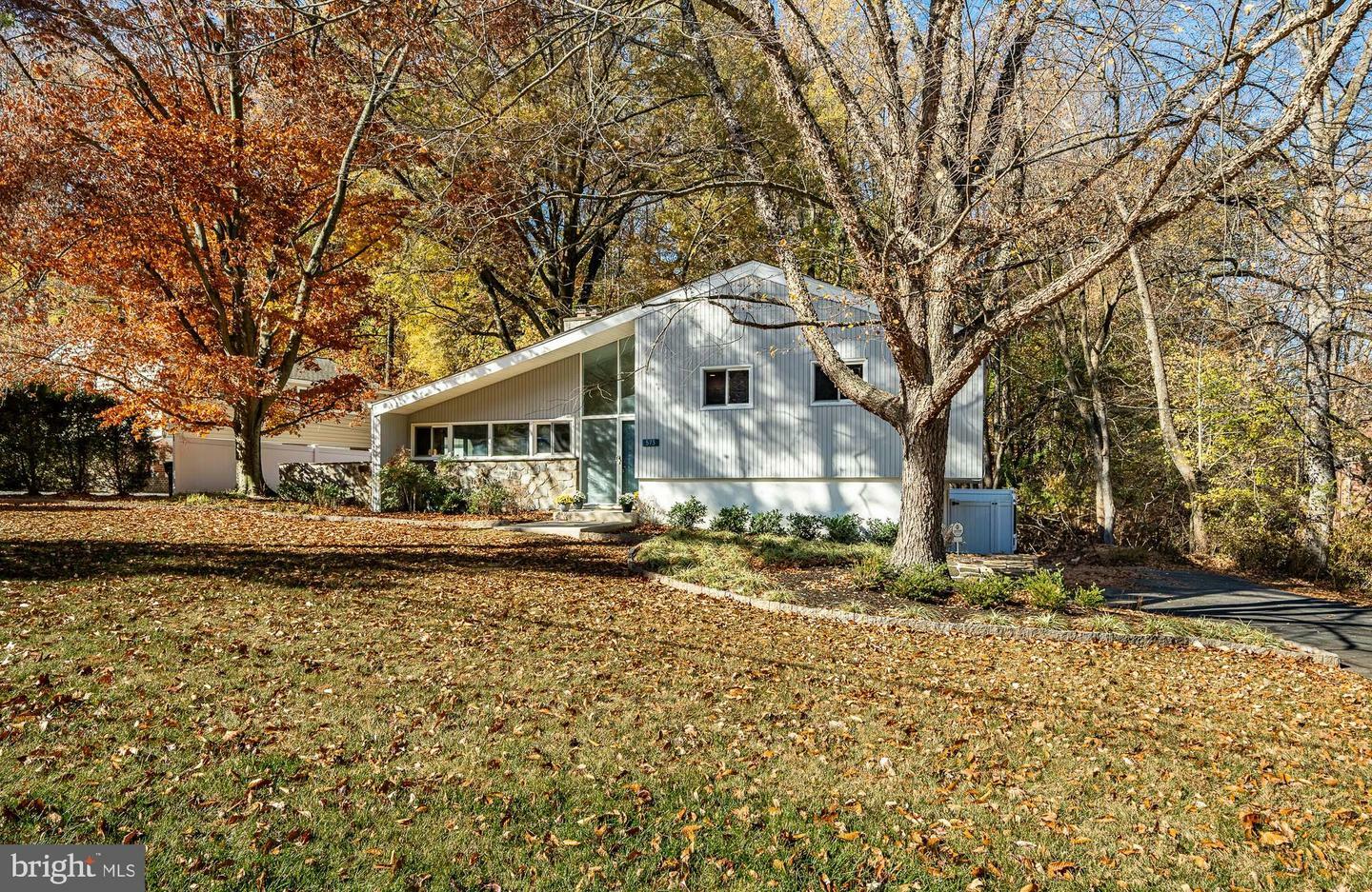 Property Photo:  573 Upper Weadley Road  PA 19087 