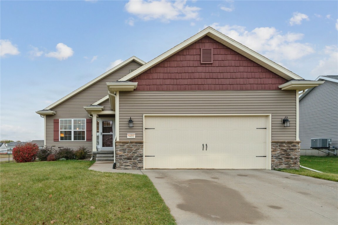 9401 Grand Oaks Drive NE  Cedar Rapids IA 52402 photo