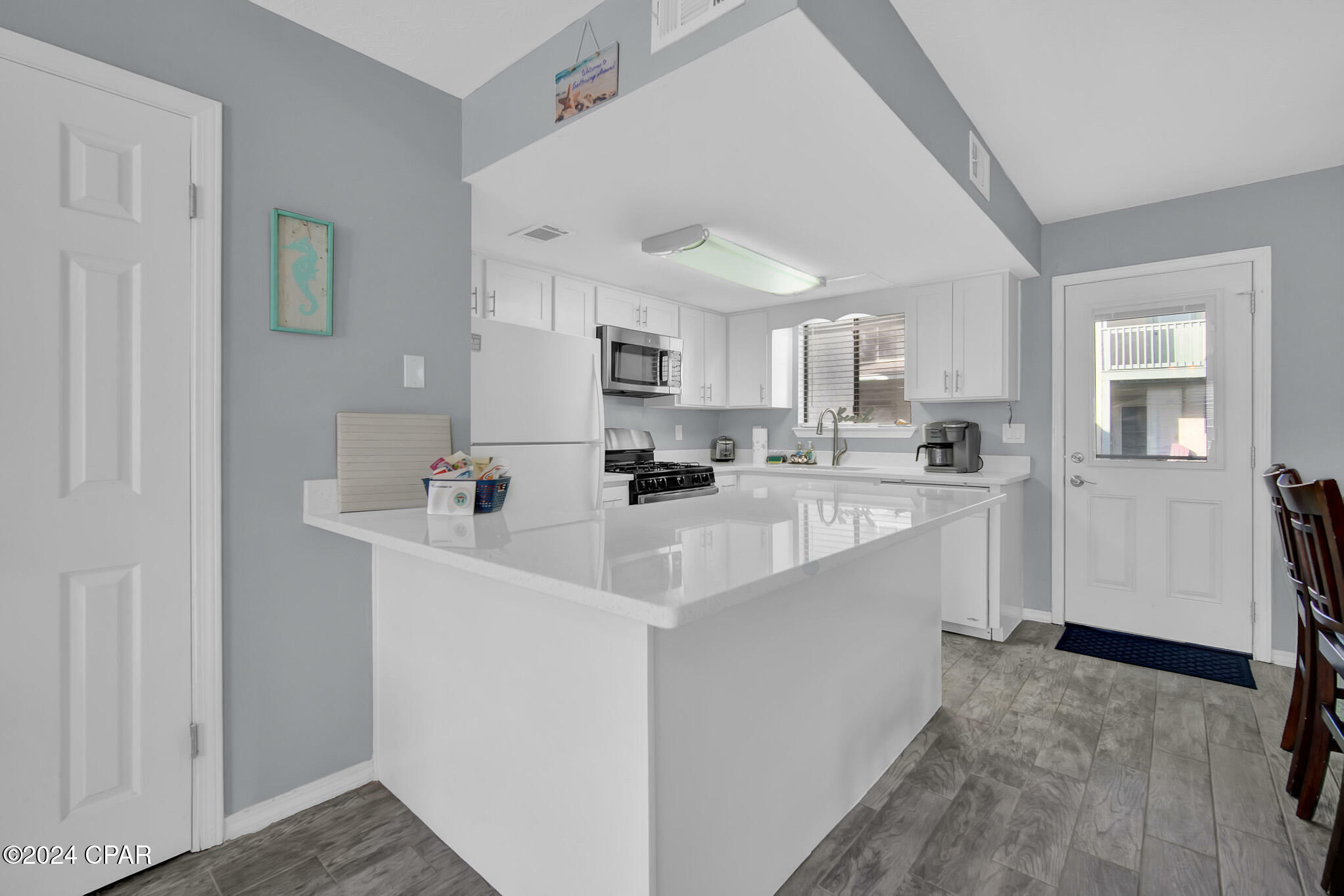 Property Photo: 170 W Leslie Lane FL 32407