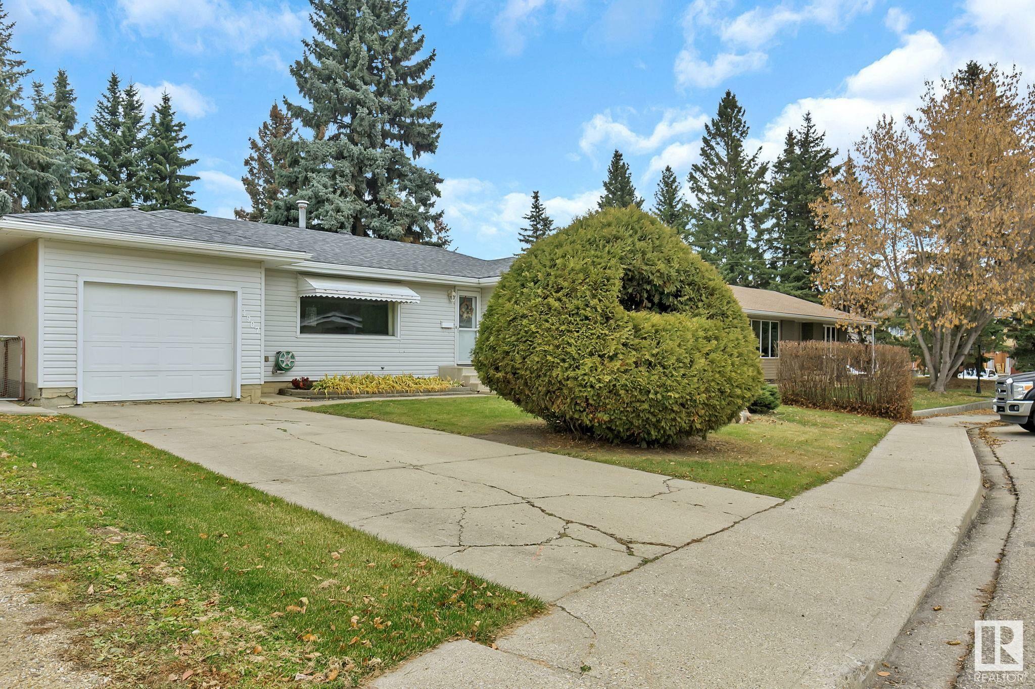 Property Photo:  4907 55A Avenue  AB T7Z 1B3 