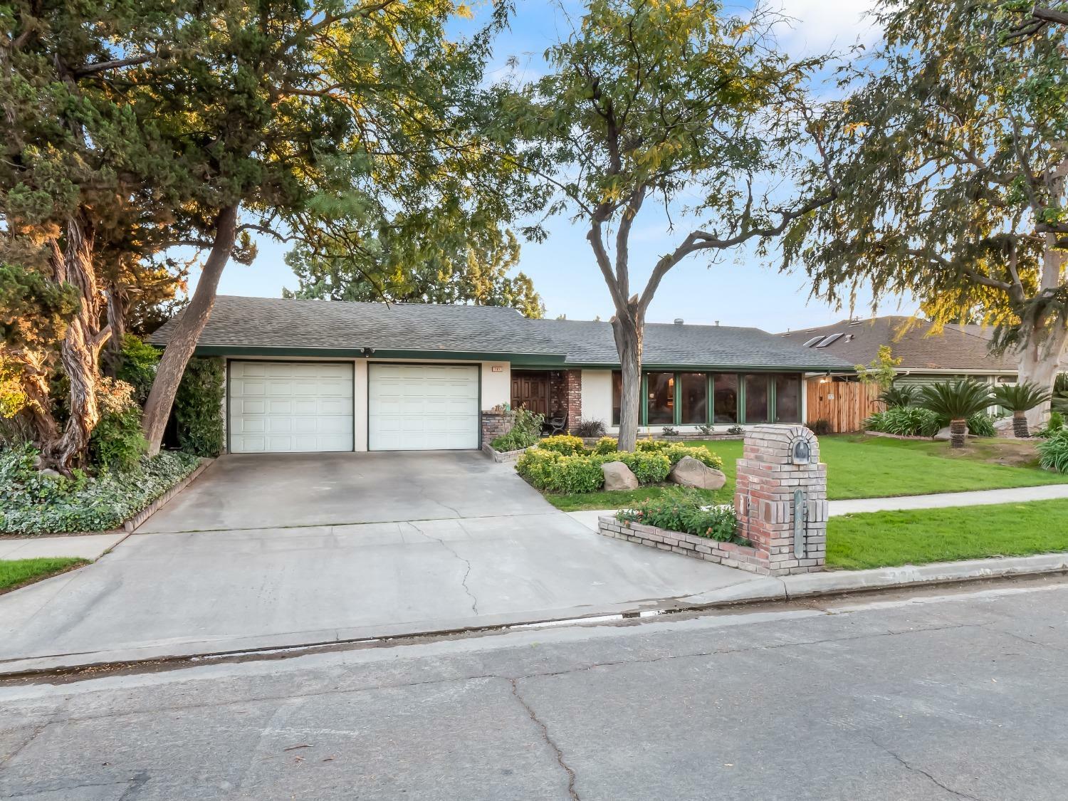 Property Photo:  721 W Fremont Avenue  CA 93704 