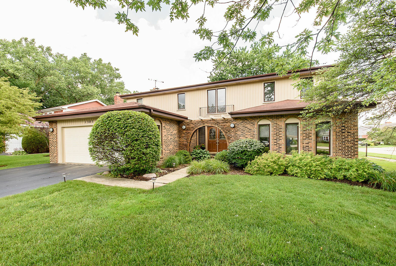 Property Photo: 1385 Montgomery Drive IL 60015