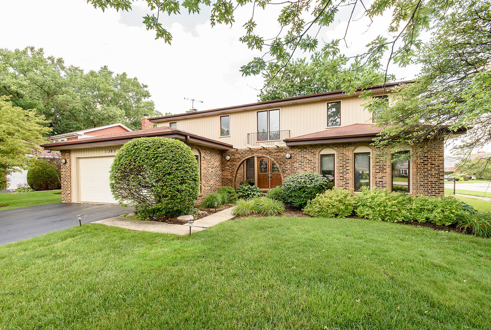 Property Photo: 1385 Montgomery Drive IL 60015
