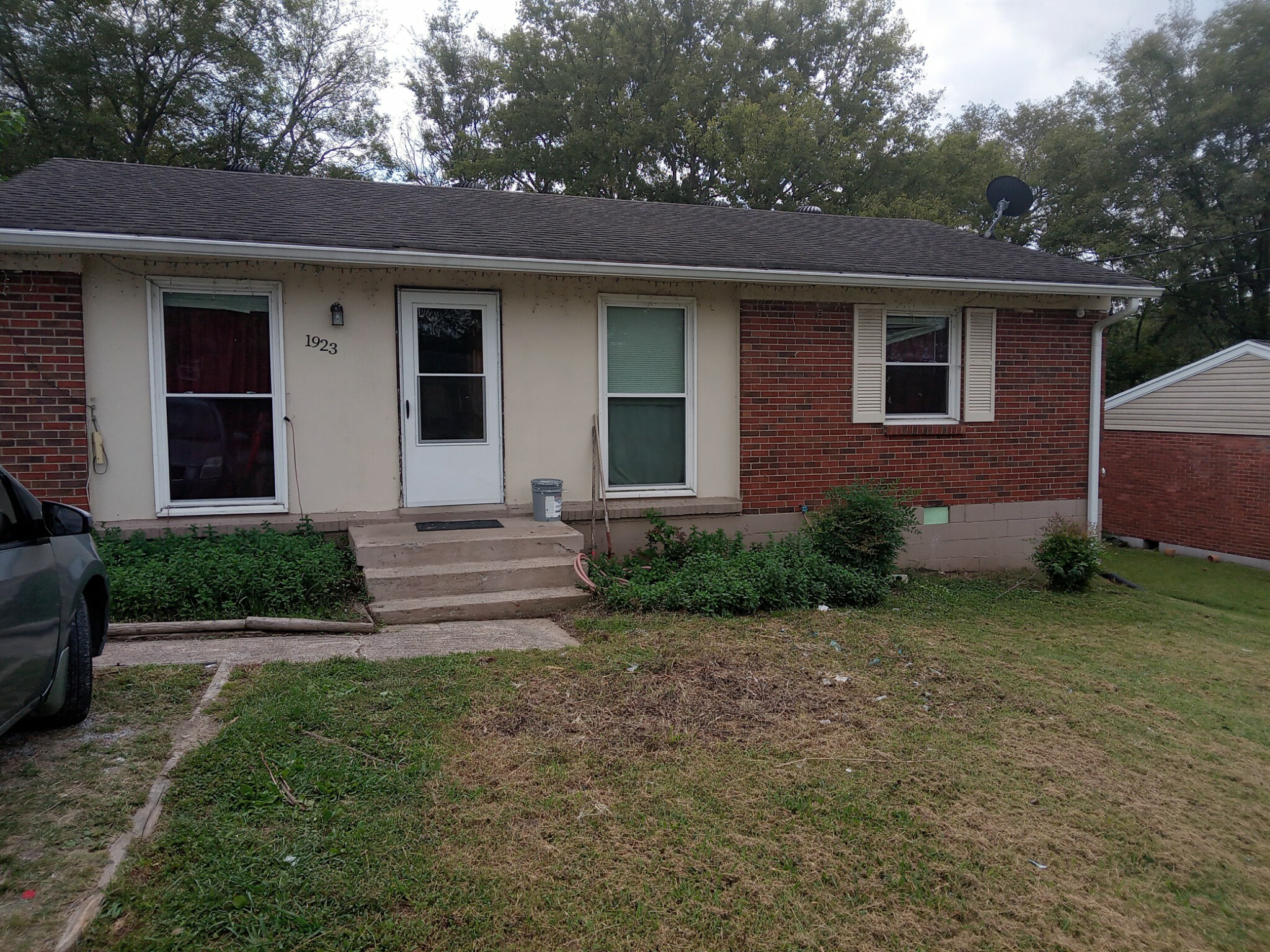 Property Photo:  1923 Dabbs Ave  TN 37217 