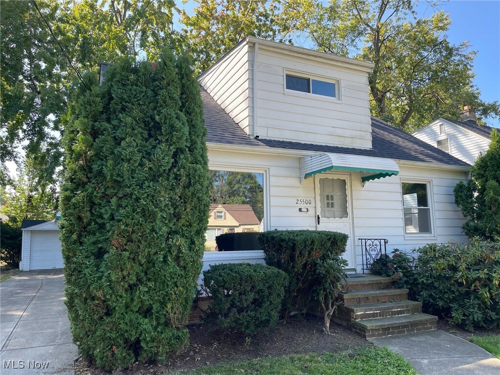 Property Photo:  25500 Farringdon Avenue  OH 44132 