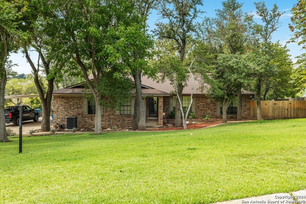 Property Photo:  630 East  TX 78028 