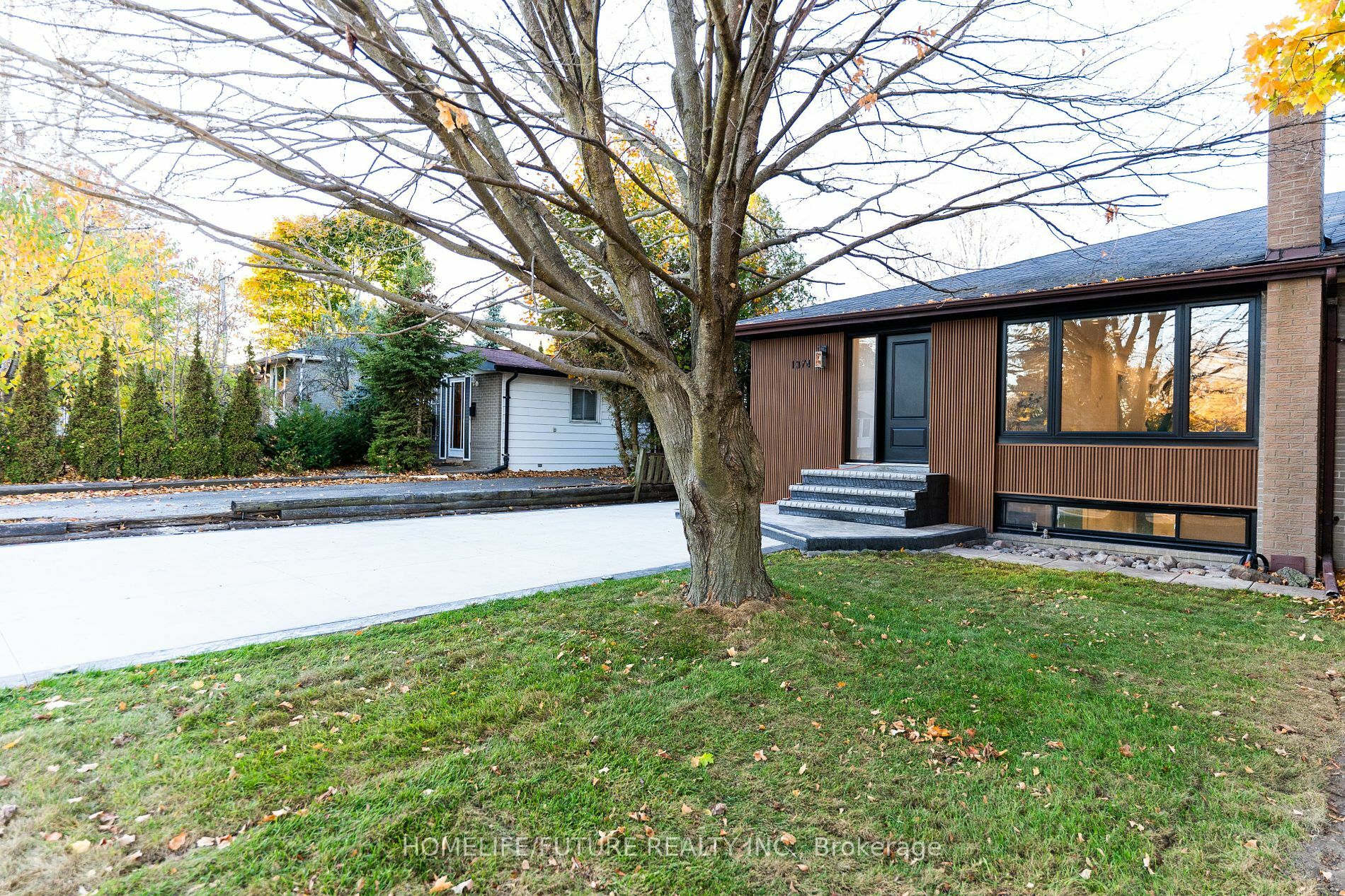 Property Photo:  1374 Garvolin Ave  ON L1W 1J6 