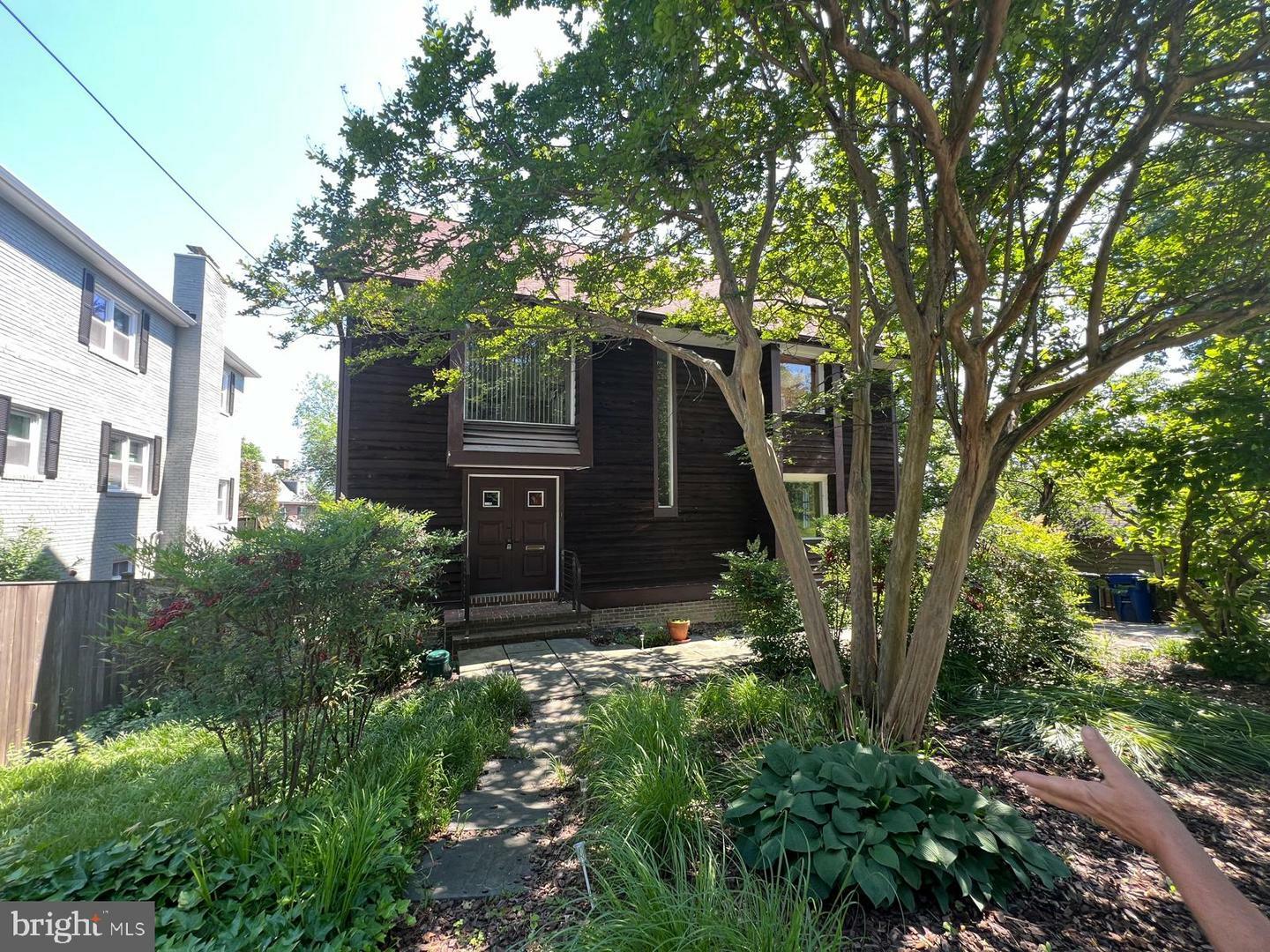 Property Photo:  2207 King Street  VA 22301 