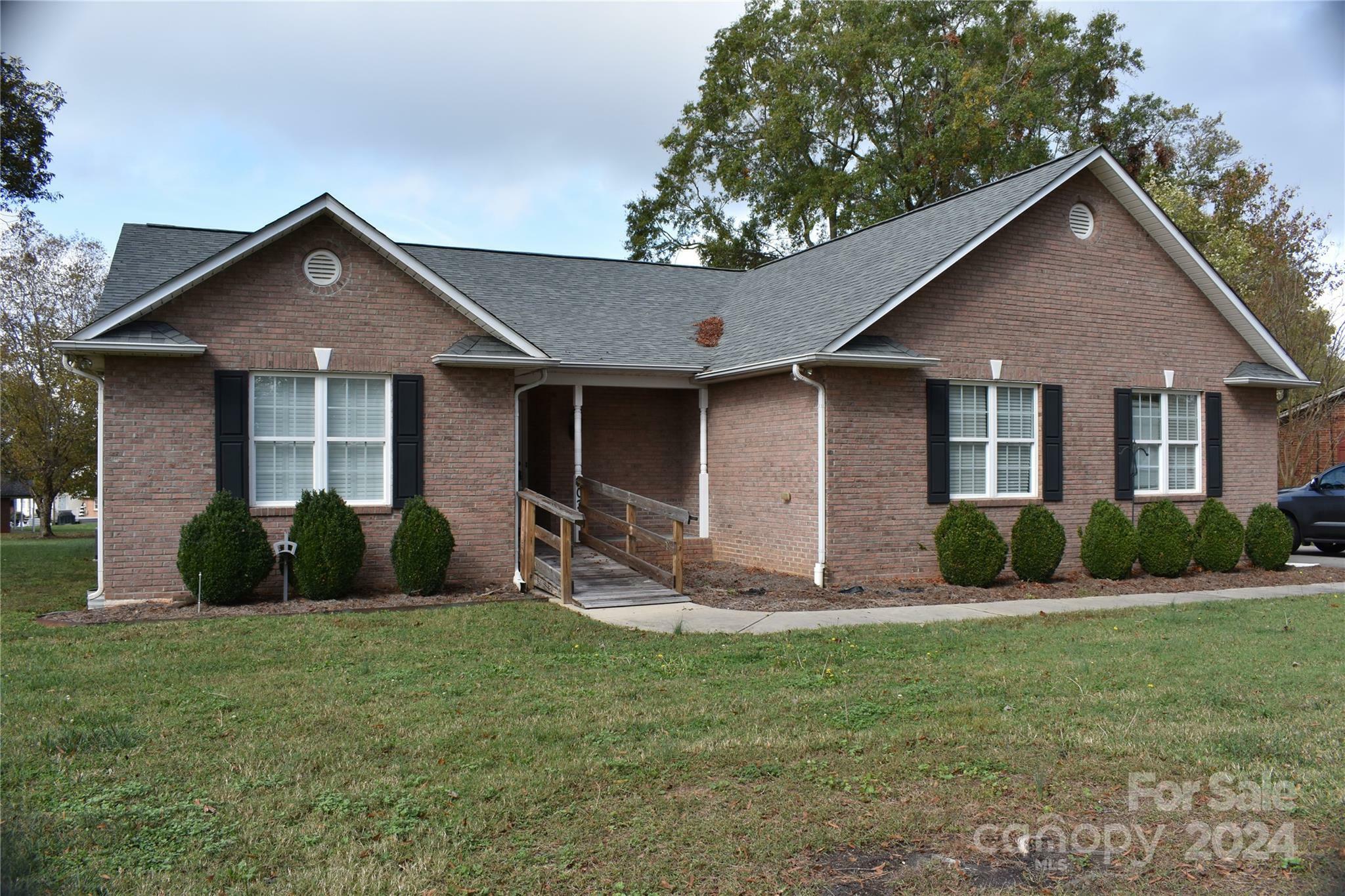 Property Photo:  203 N Roxford Road  NC 28086 