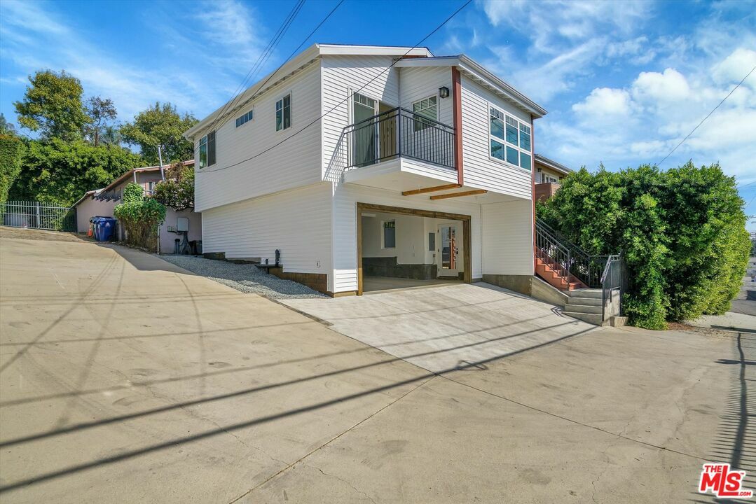 Property Photo:  1115 Hilldale Ave  CA 90069 